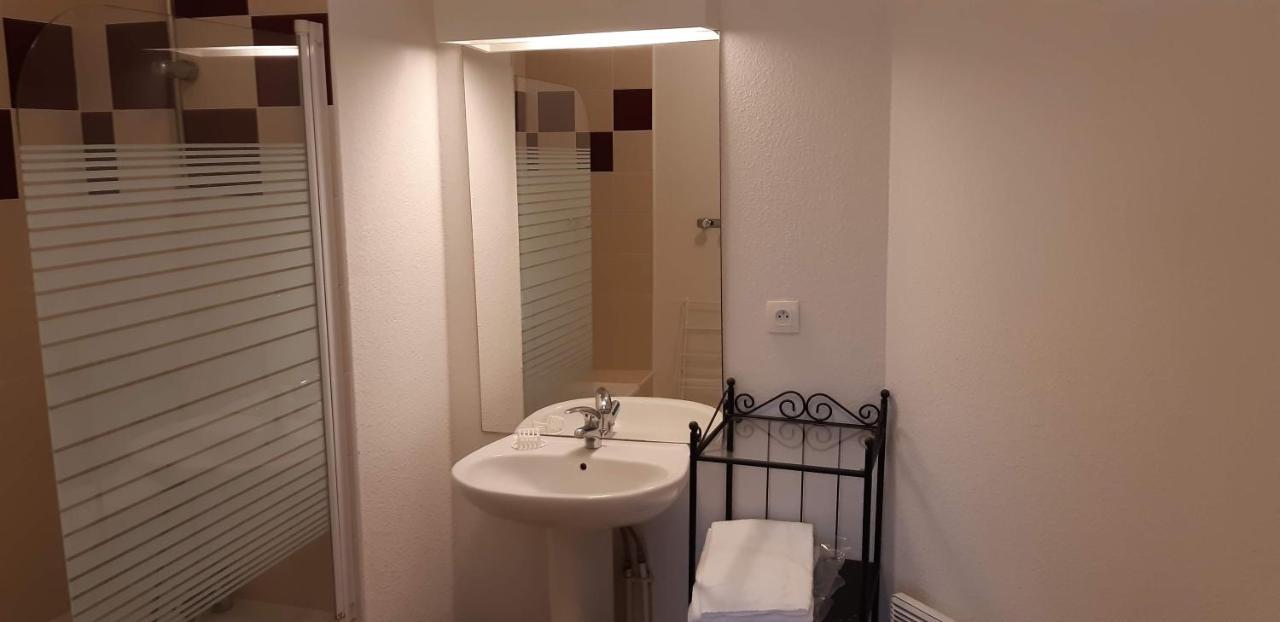 Charmant Logement Avec Piscine แบร์เฌอรัก ภายนอก รูปภาพ