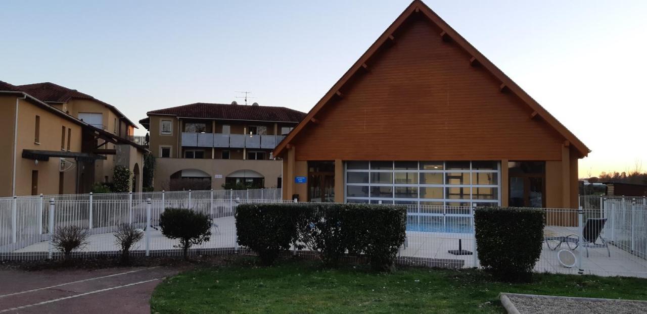 Charmant Logement Avec Piscine แบร์เฌอรัก ภายนอก รูปภาพ