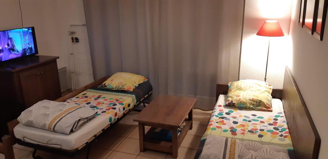 Charmant Logement Avec Piscine แบร์เฌอรัก ภายนอก รูปภาพ