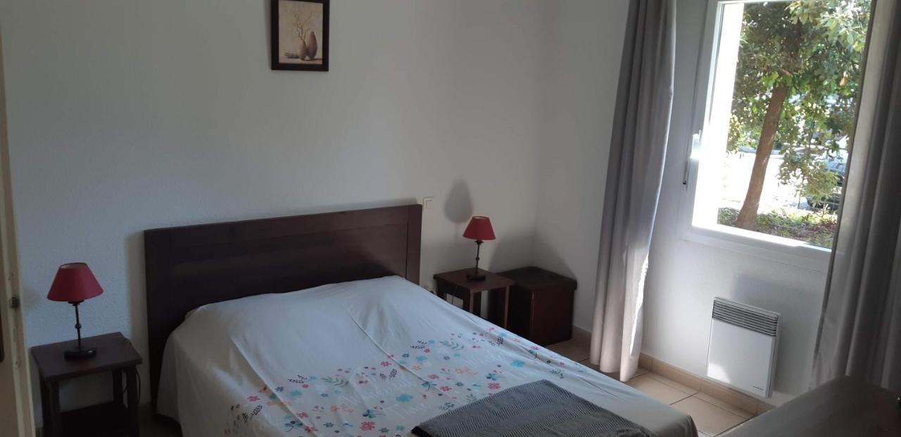 Charmant Logement Avec Piscine แบร์เฌอรัก ภายนอก รูปภาพ